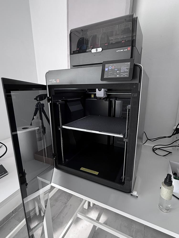 Stampante 3D Anycubic Kobra S1 Max a camera chiusa con caricatore ACE 2 Pro